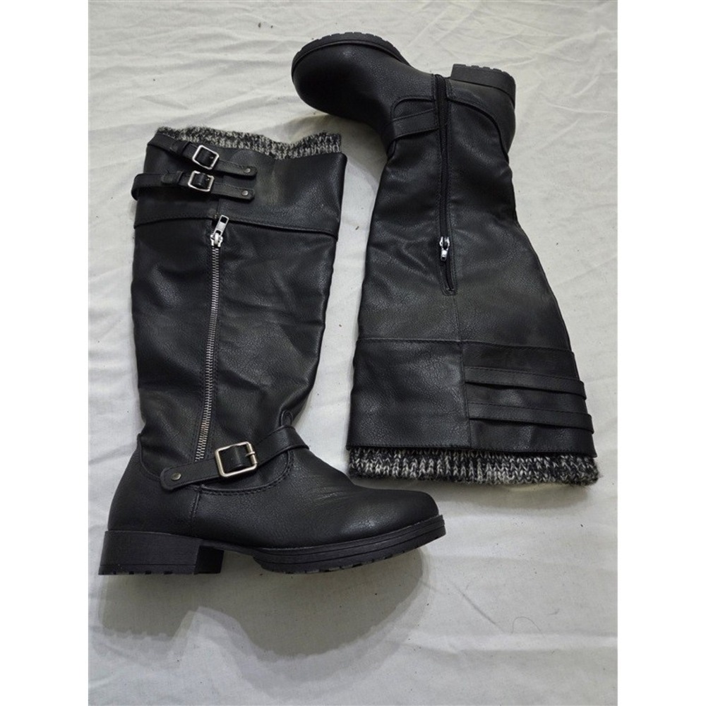 NWOT Just Fab 5.5 Tamia Black Lug Bottom Buckle Boots 132187